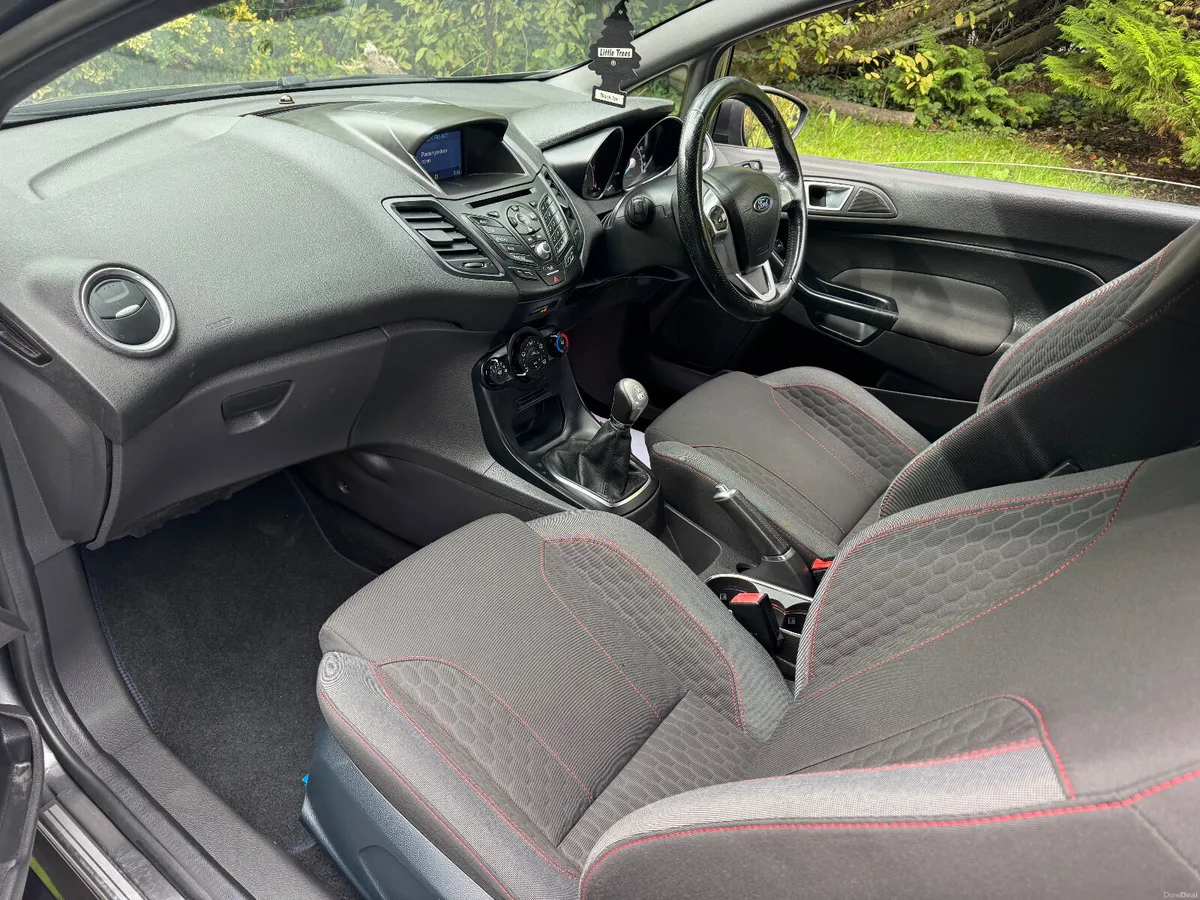 17 Ford Fiesta 1.5tdci ST-LINE - Image 5