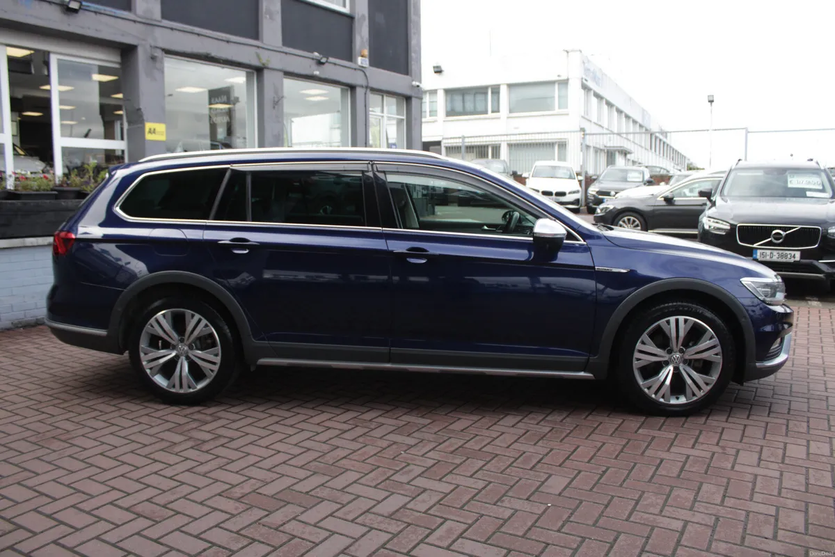 2.0TDI 150BHP ALLTRACK 5DR ESTATE AUTO // 1 OWNER - Image 3