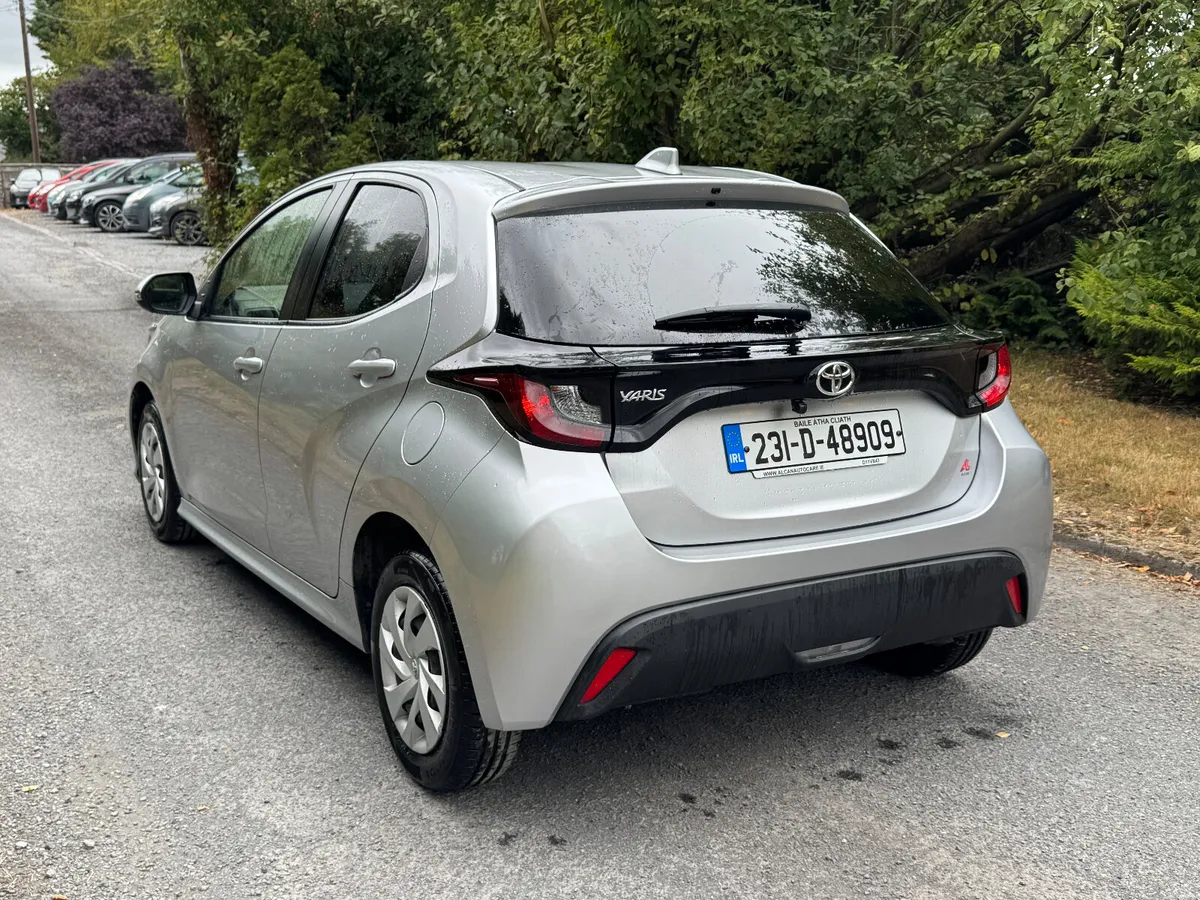 23 Toyota Yaris 1.0 Auomatic - Image 3