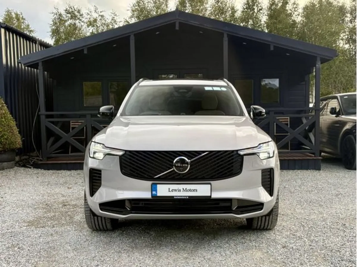Volvo XC90 T8 ULTRA AWD, HUGE SPEC, BOWERS & WILKI - Image 2