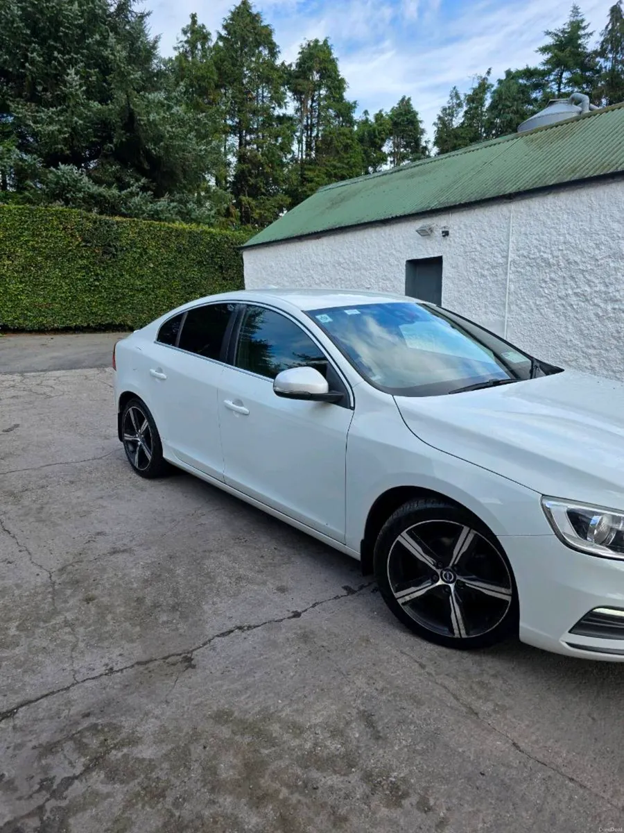 Volvo S60 D2 R Design - Image 2
