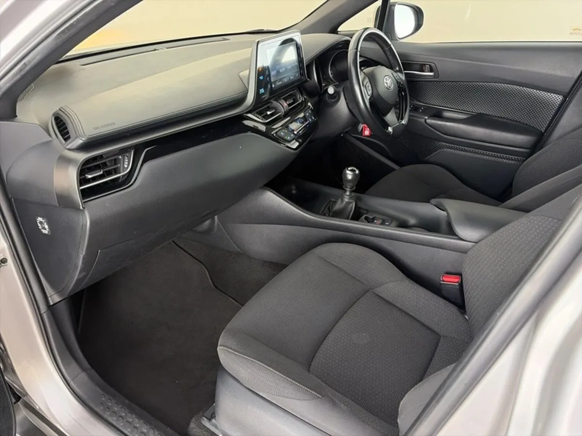Toyota C-HR 1.2T LUNA 4DR - Image 6