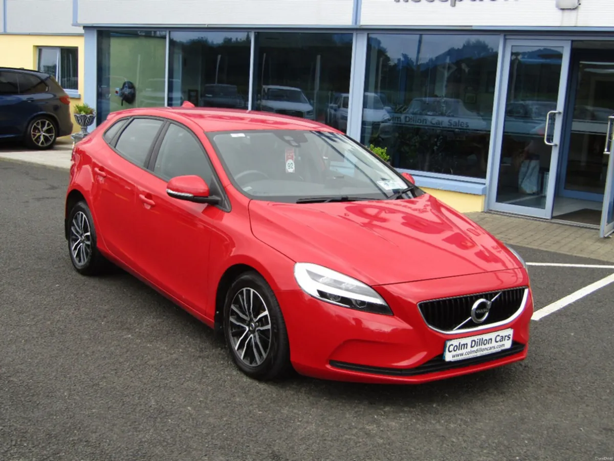 Volvo V40 D2 MOMENTUM ED 5DR AUTO - Image 2