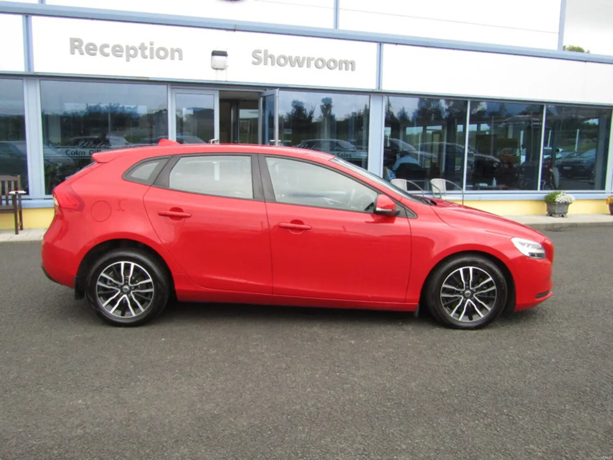 Volvo V40 D2 MOMENTUM ED 5DR AUTO - Image 3
