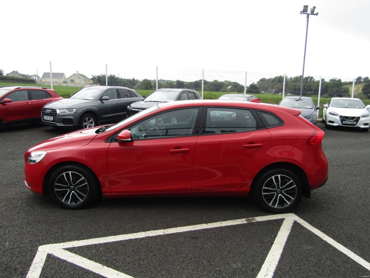 Volvo V40 D2 MOMENTUM ED 5DR AUTO - Image 6