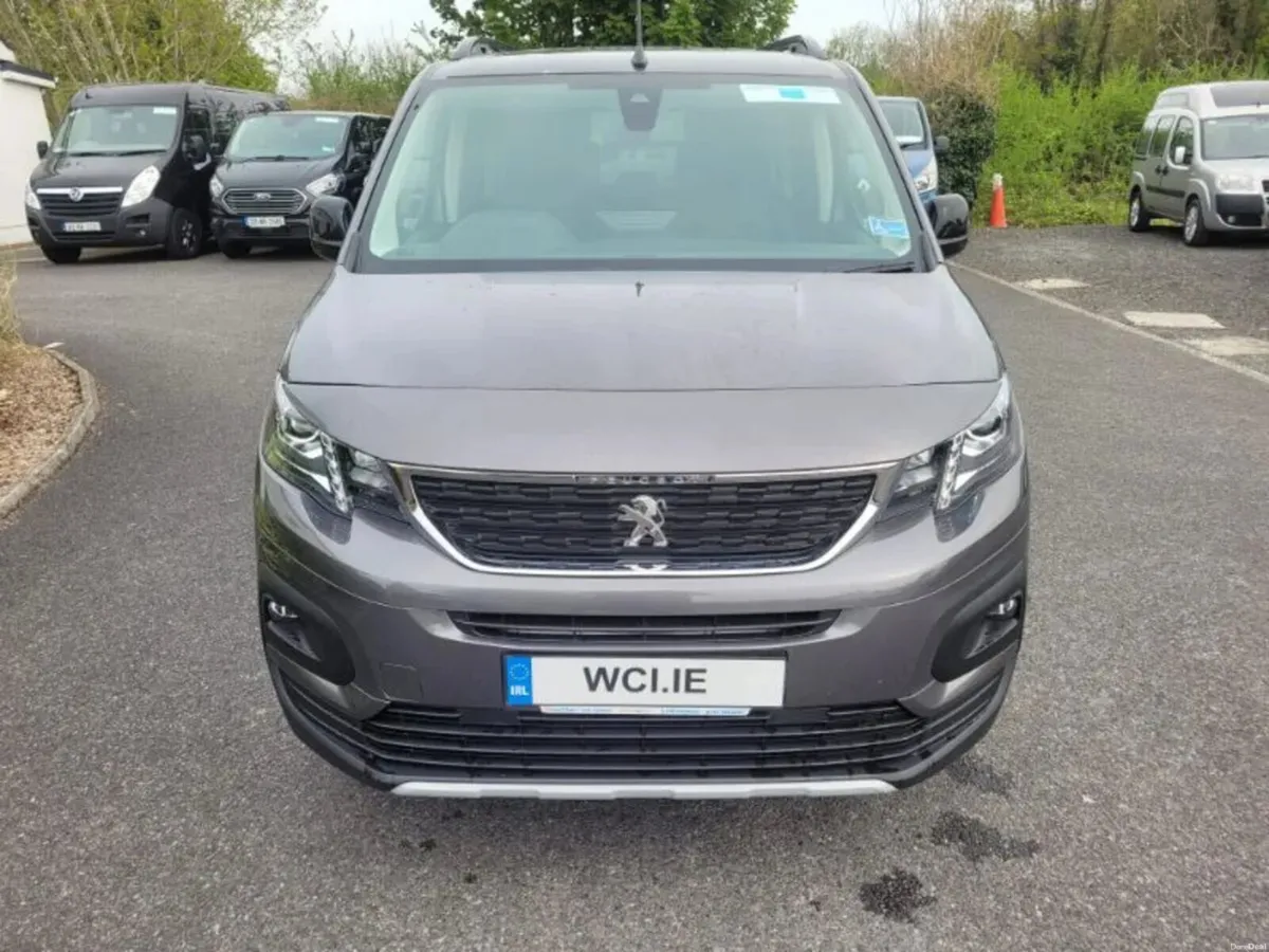 Wheelchair Accessible Taxi Peugeot Rifter - Image 3