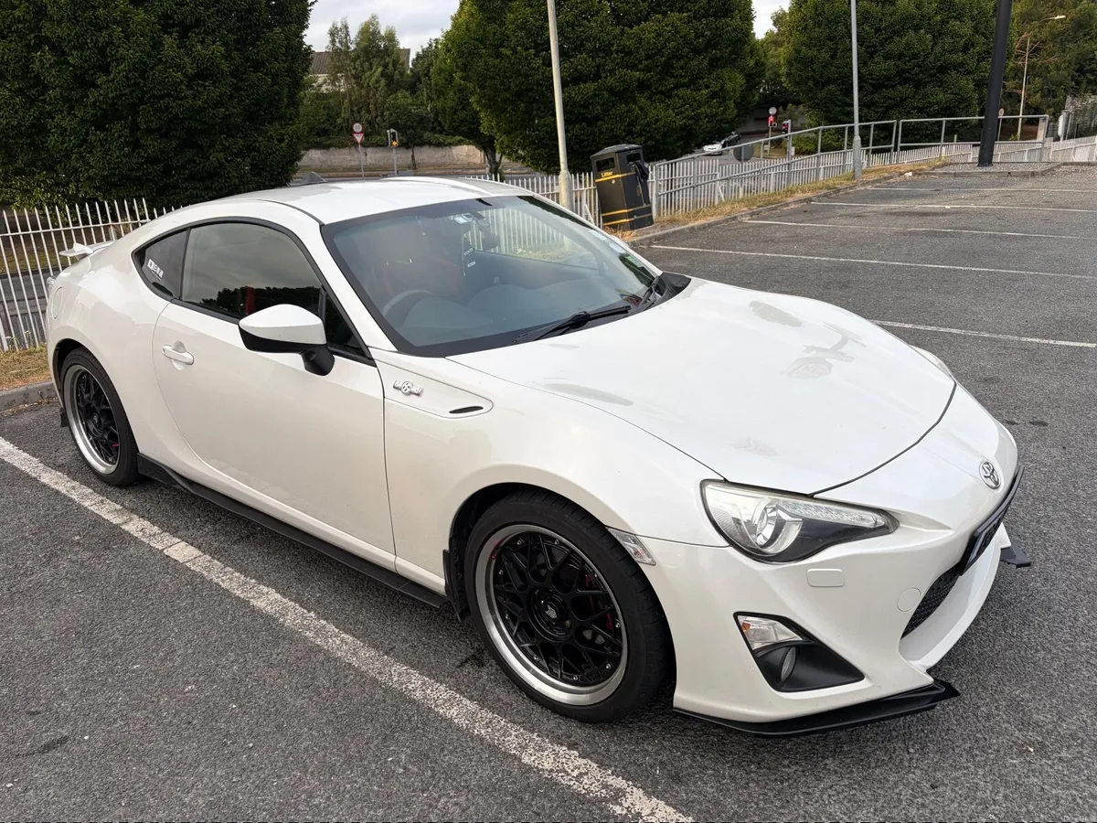 Toyota GT86 2013 Manual - Image 2