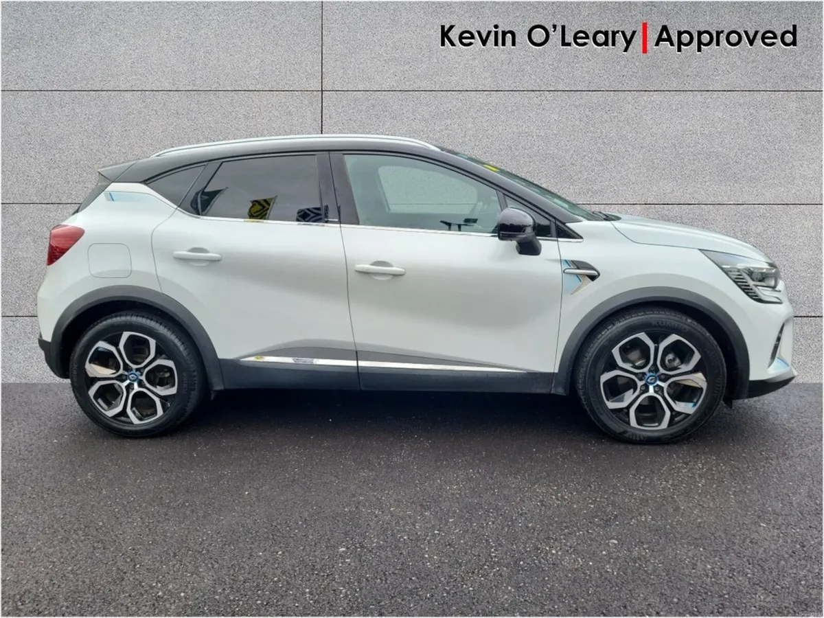 Renault Captur S-Edition Plug in Hybrid 130 - Image 6