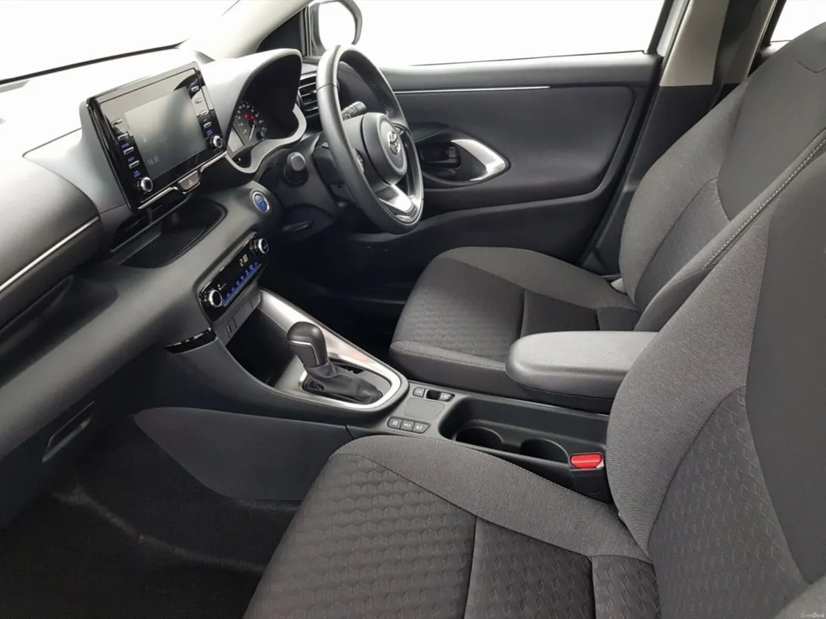Toyota Yaris 1.5 Hybrid 5Dr Luna - Image 4