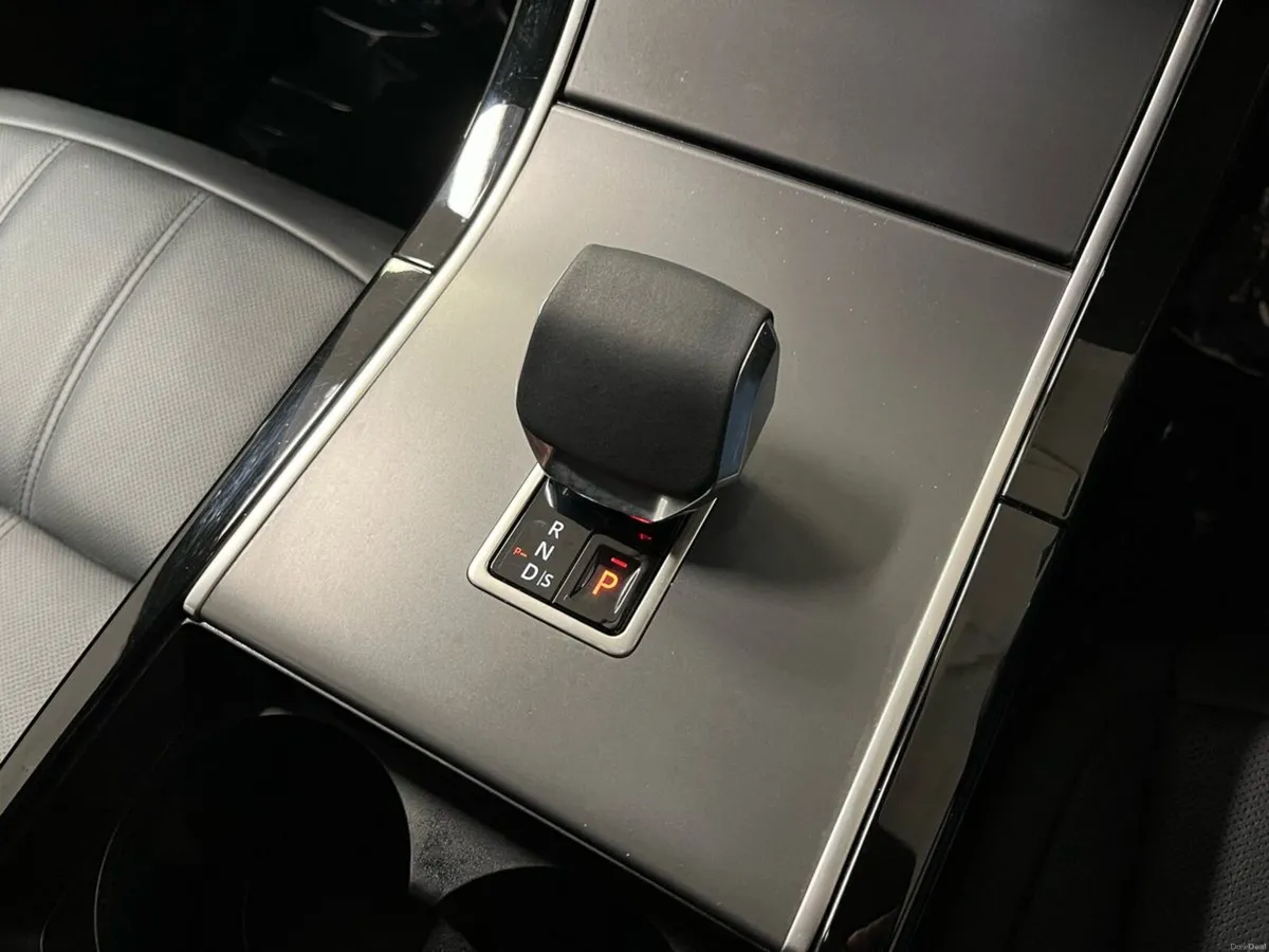 Land Rover Range Rover Evoque Dynamic SE P300e PHE - Image 4