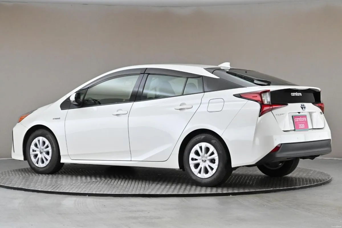 Toyota Prius 1.8 HYBRID **BI-TONE INTERIOR**REVERS - Image 6