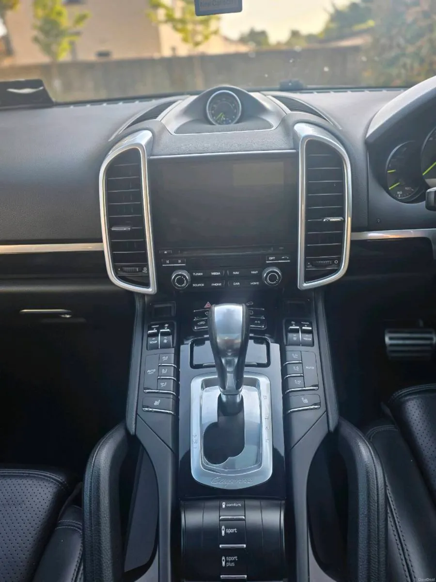 2017 PORSCHE CAYENNE PLATINUM EDITION - Image 3