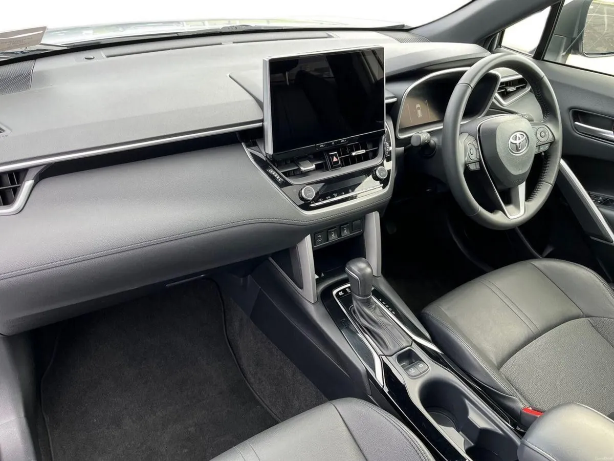 Toyota Corolla Cross 1.8 Hybrid Sol Hatchback - Image 2