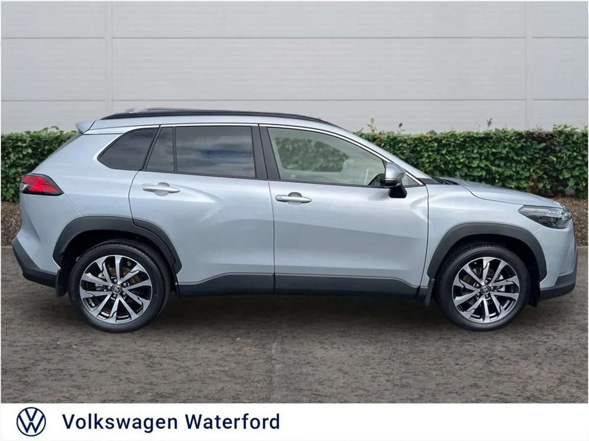 Toyota Corolla Cross 1.8 Hybrid Sol Hatchback - Image 4