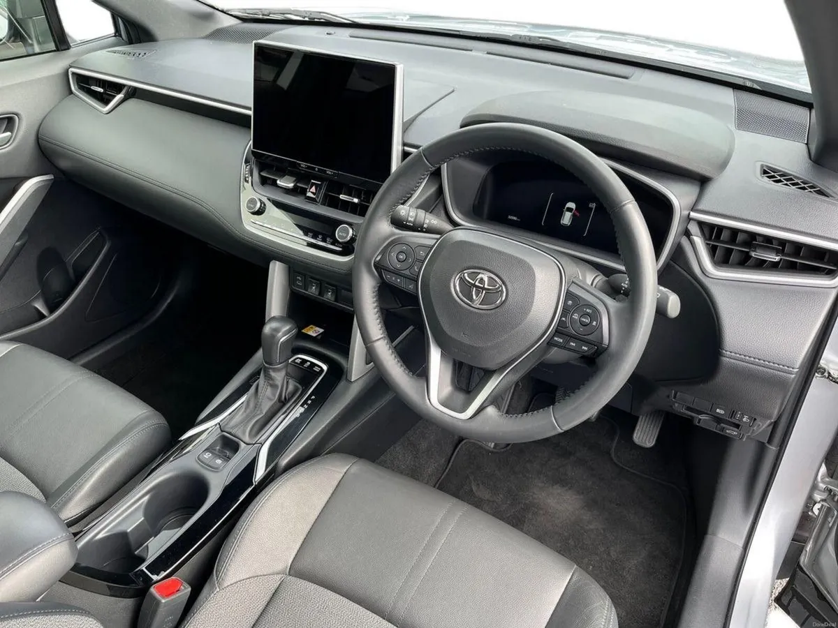 Toyota Corolla Cross 1.8 Hybrid Sol Hatchback - Image 6