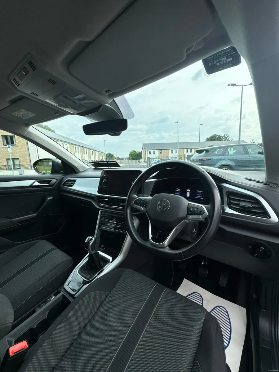 Volkswagen T-Roc 2023 - Image 2