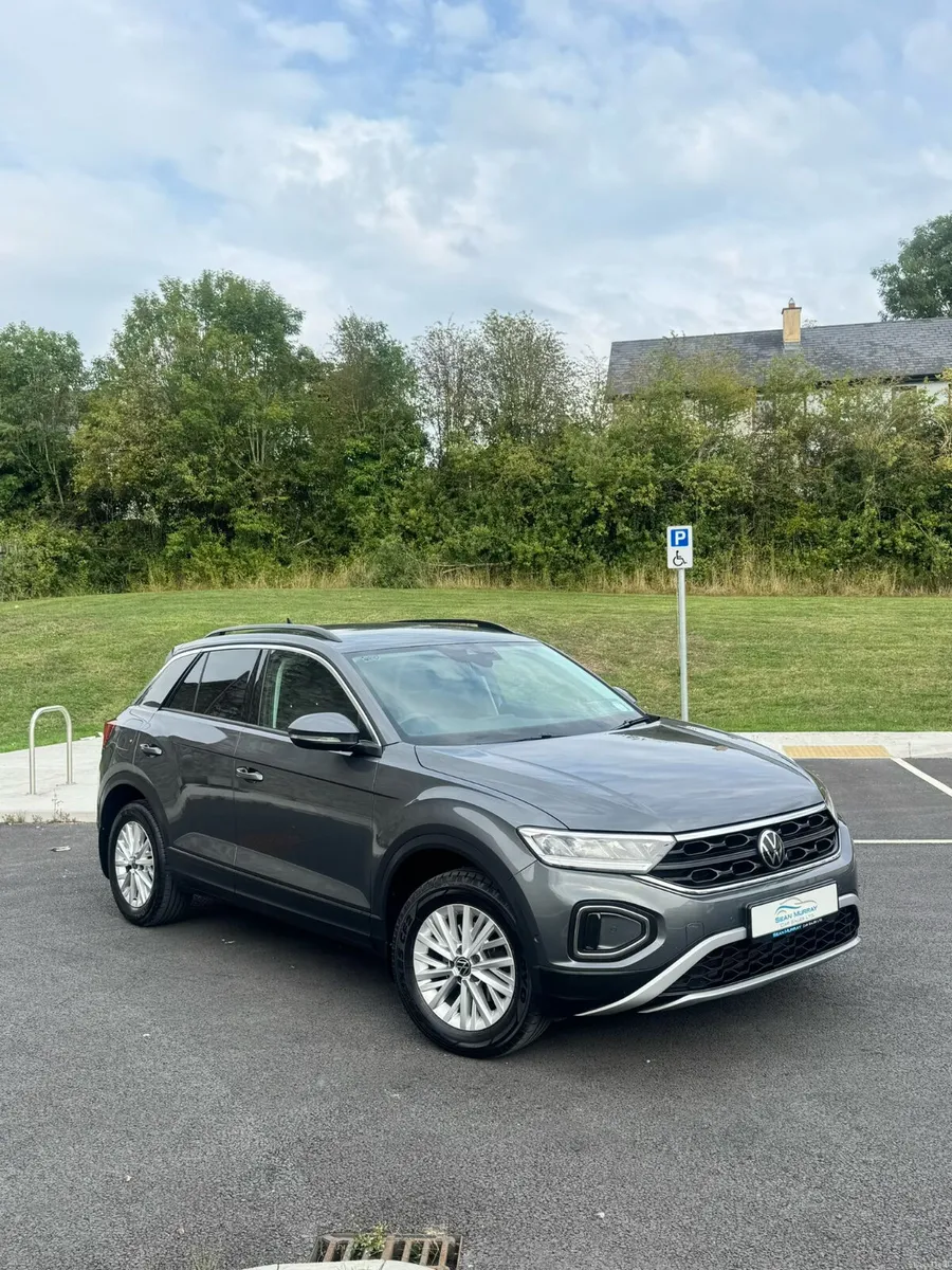 Volkswagen T-Roc 2023 - Image 1