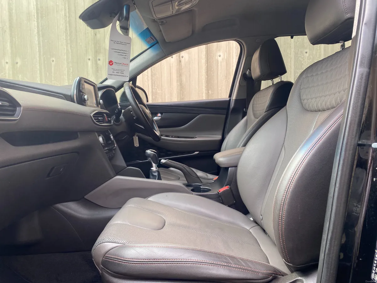 Hyundai Santa Fe 2019///4 WHEEL DRIVE//FINANCE - Image 4