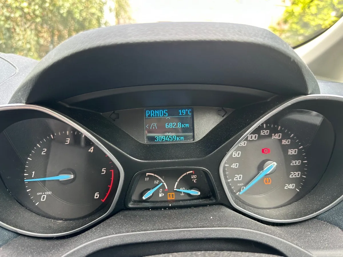 Ford C-Max 2011 - Image 2