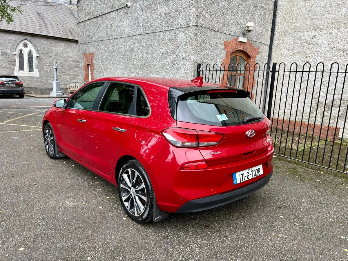 17 HYUNDAI I30 1.6 DIESEL PREMIUM NCT AND TAX - Image 6