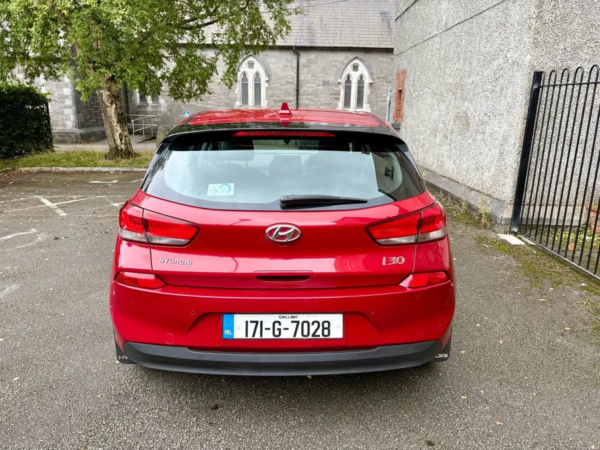 17 HYUNDAI I30 1.6 DIESEL PREMIUM NCT AND TAX - Image 5