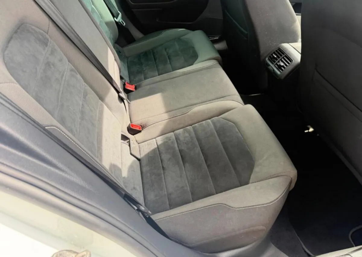162 Volkswagen Golf 1.6 TDI 110 HP HIGHLINE - Image 3