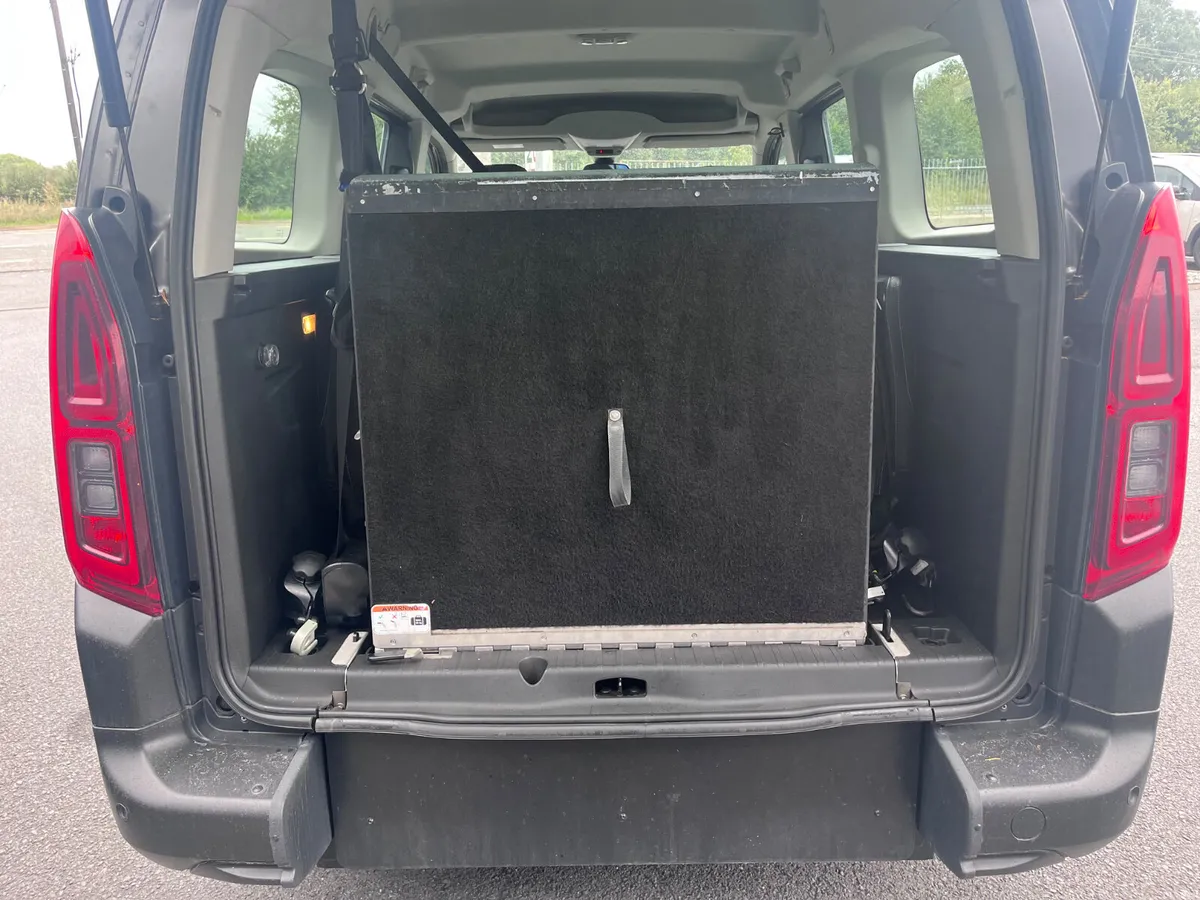 Citroen Berlingo 2022 Taxi Spec 7 seats - Image 6