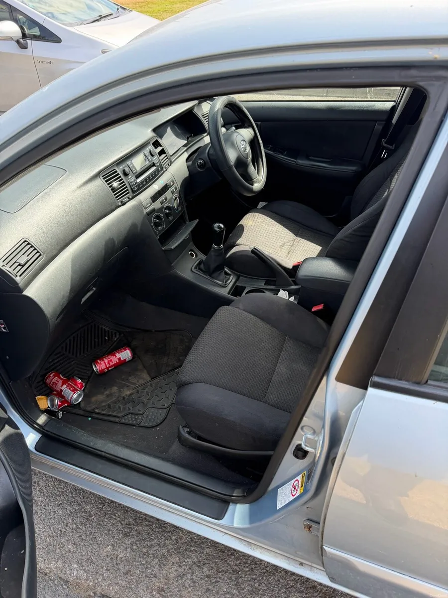 Toyota corolla - Image 4