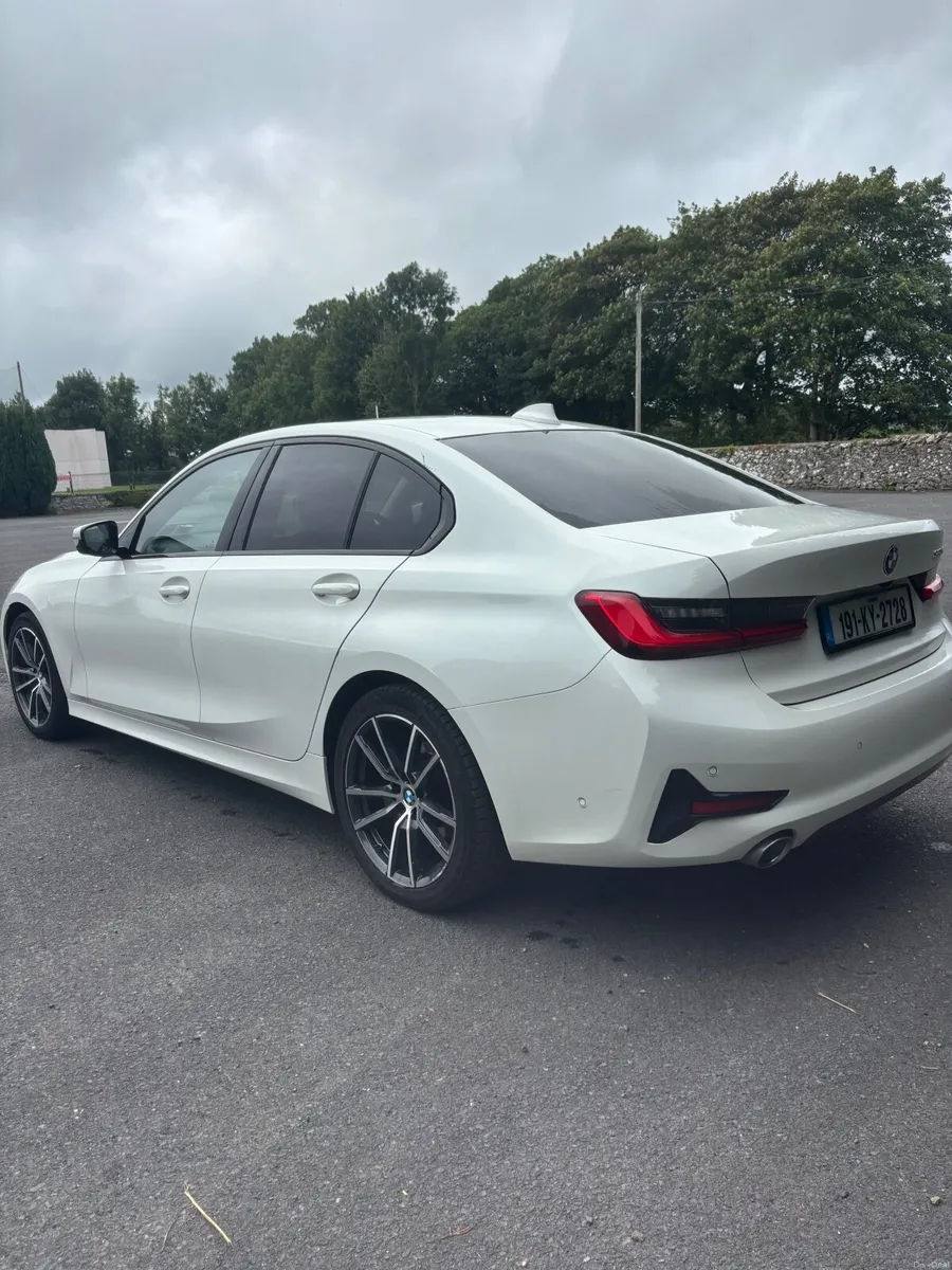 BMW 3-Series 2019 - Image 4