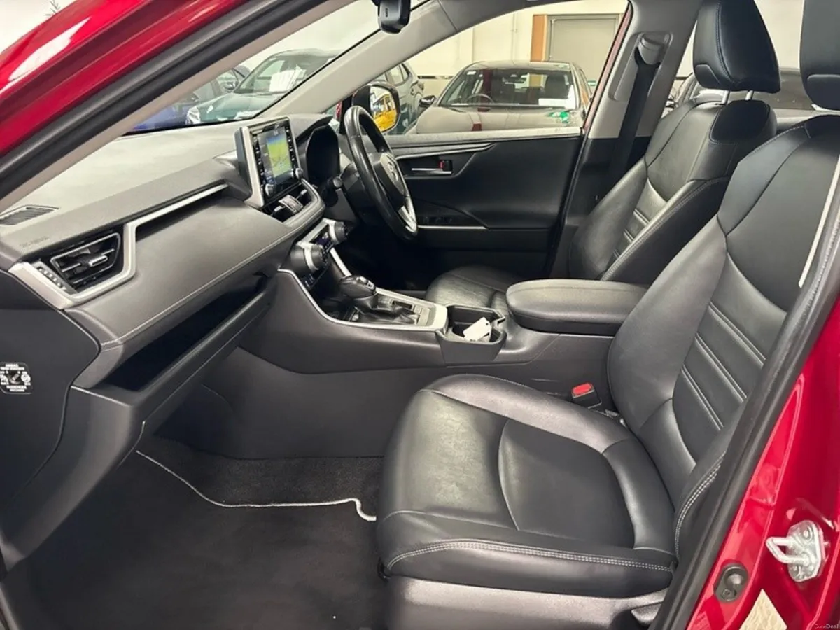 Toyota RAV4 HYBRID SOL 4DR AUTO - Image 6