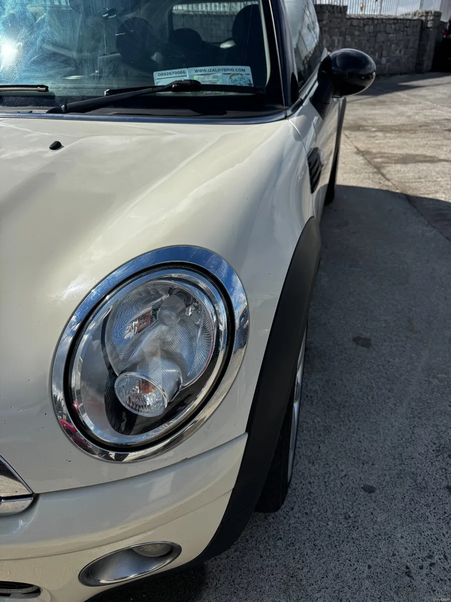 Mini Cooper 2010 - Image 2
