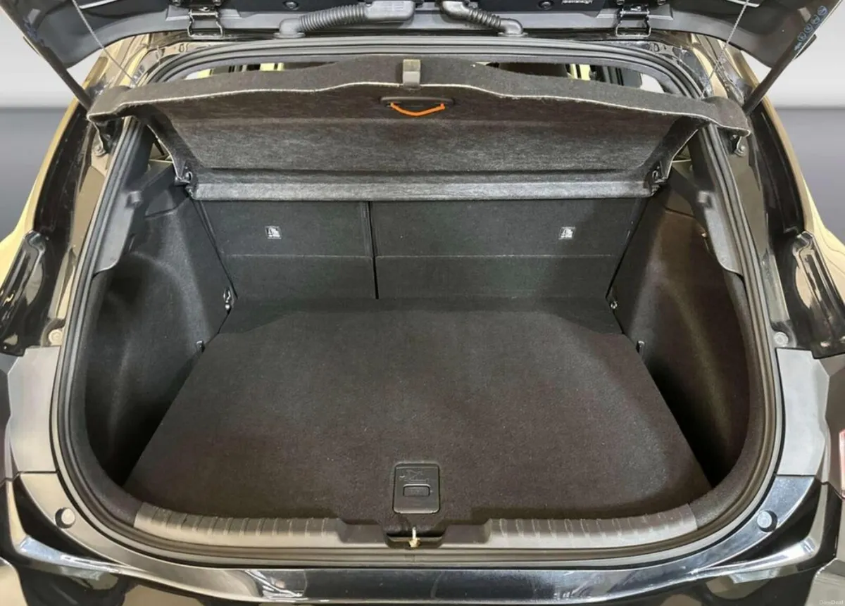 212 Toyota Corolla Hybrid Hatch. Low kilometres - Image 4
