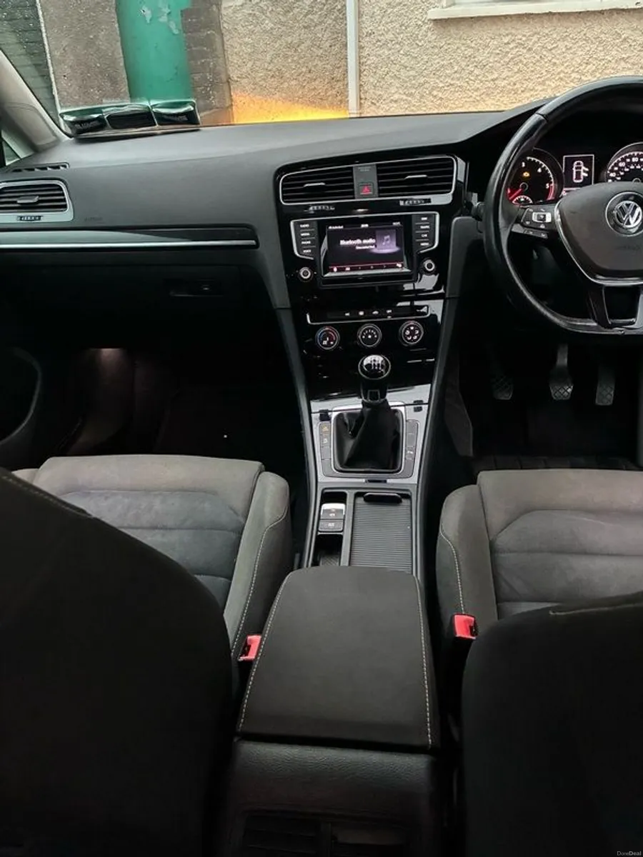 2014 Volkswagen Golf - Image 4