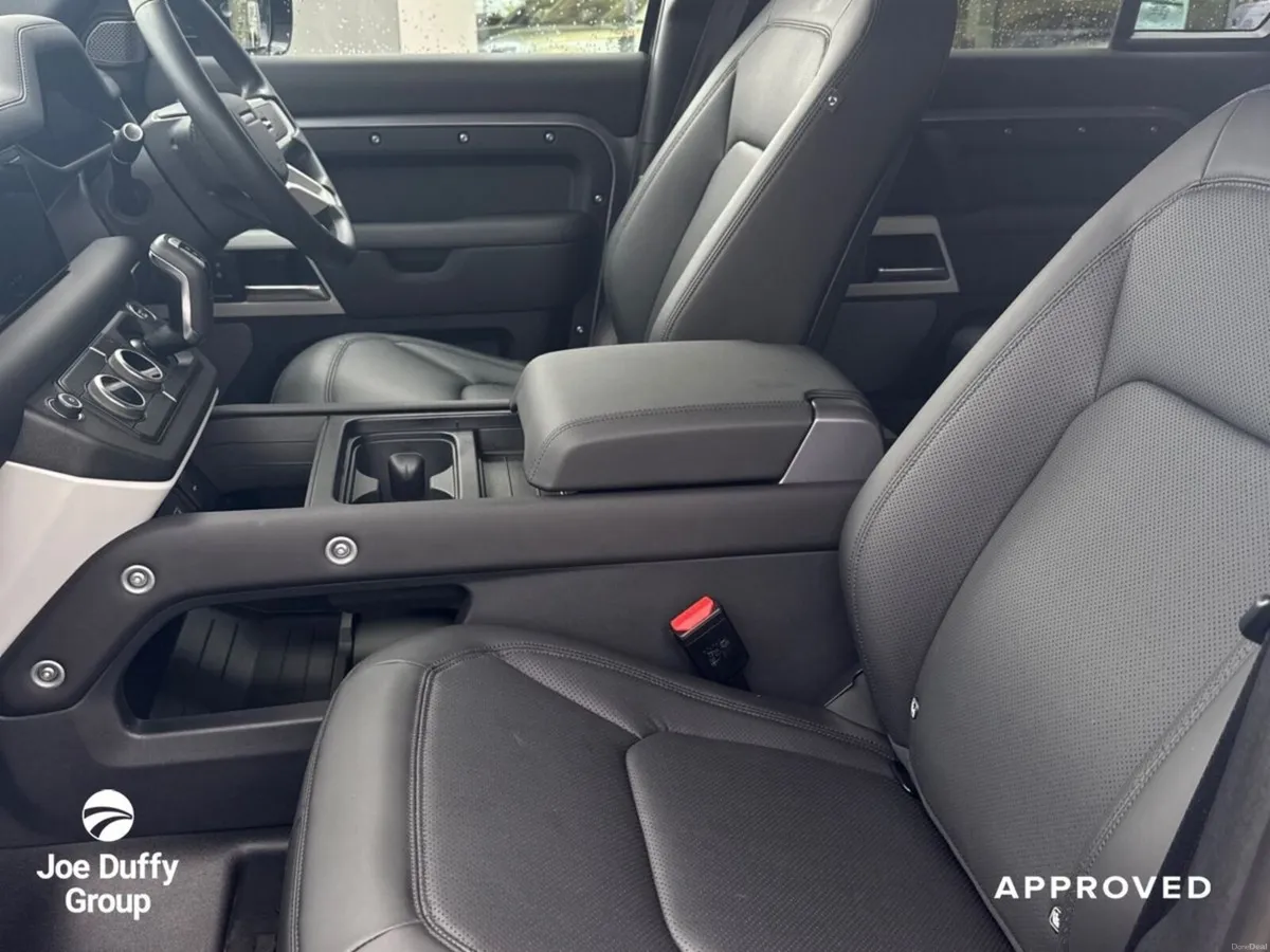 Land Rover Defender 110 2.0 Si4 PHEV SE 5 seater - Image 3