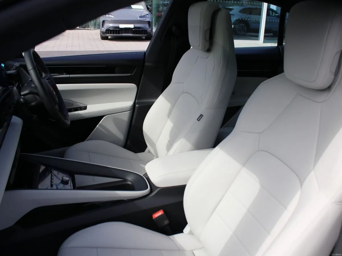 Porsche Macan 4 Electric - Image 5
