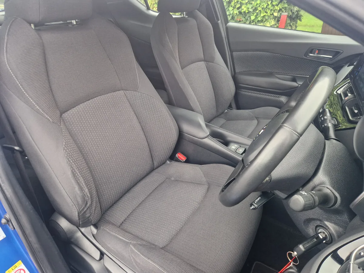 Toyota C-HR 2017 - Image 5