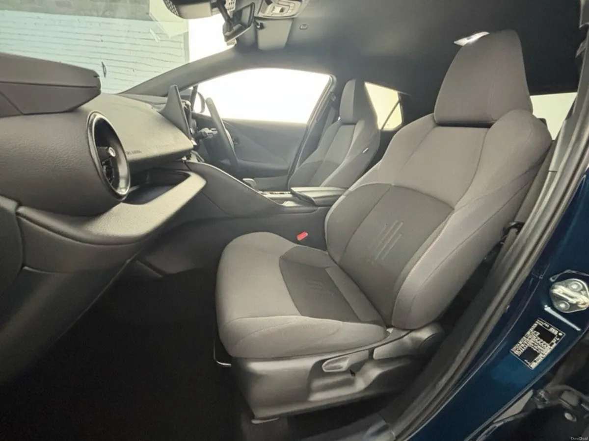 Toyota C-HR HYBRID SPORT - Image 6