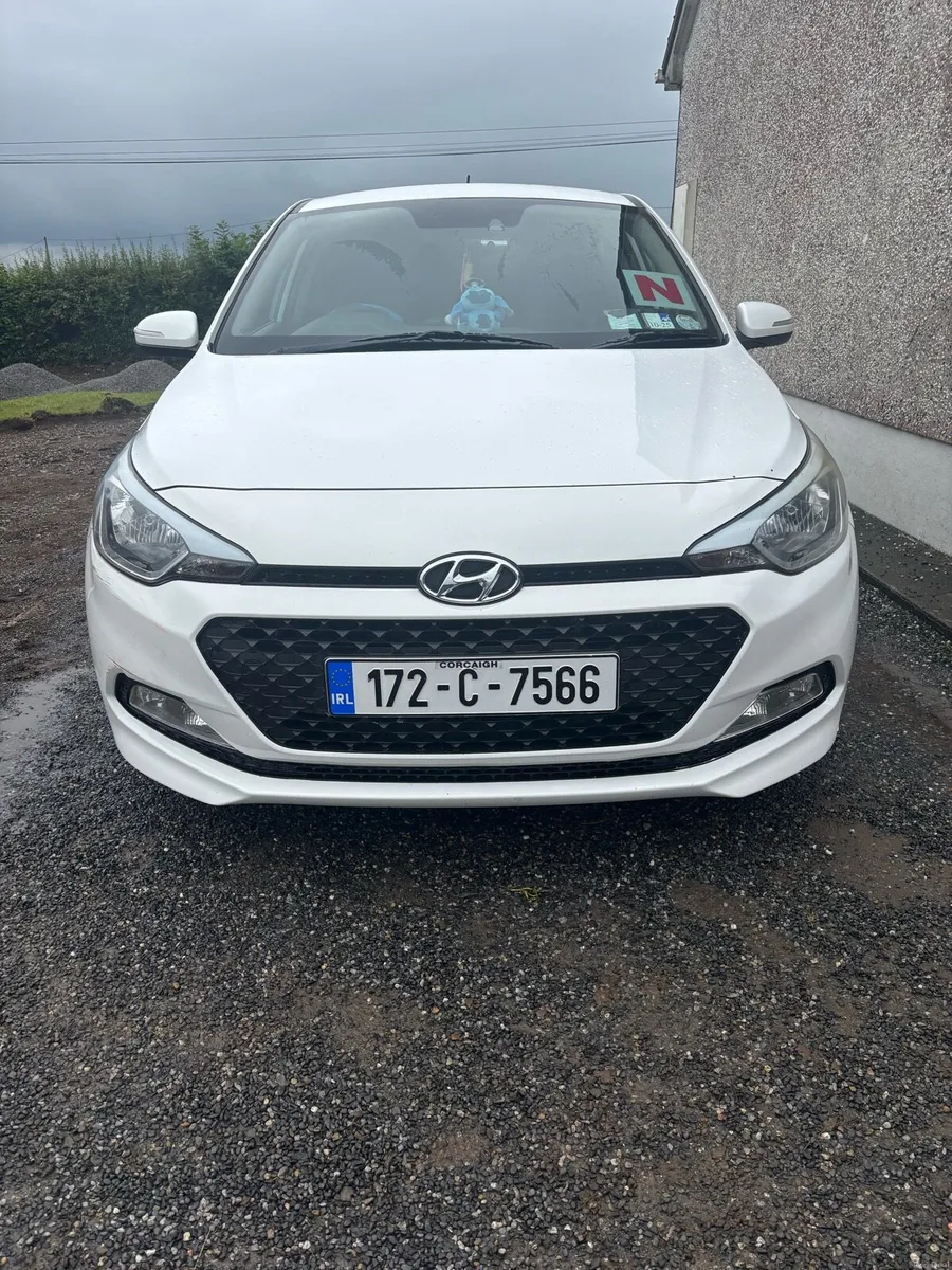 White Hyundai i20 - Image 1