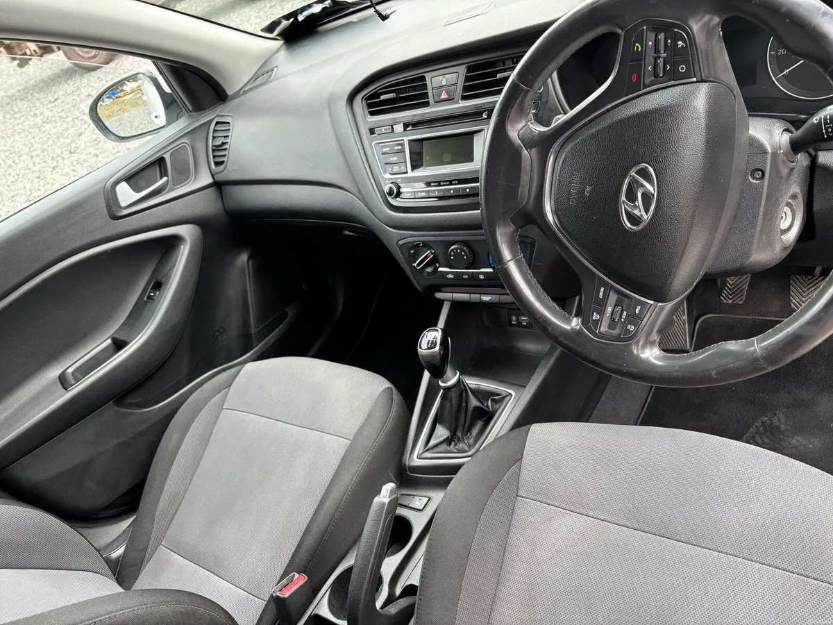 White Hyundai i20 - Image 6