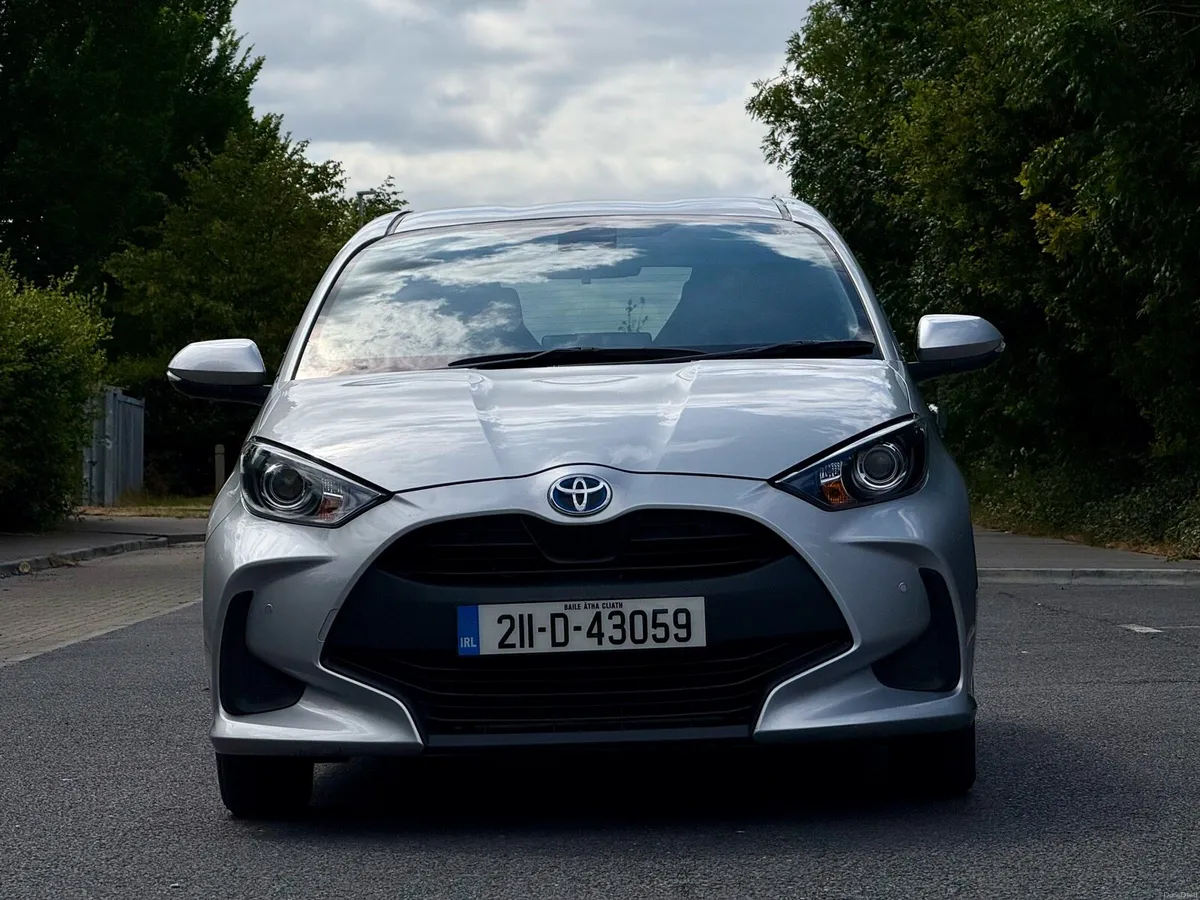 2021 TOYOTA YARIS HYBRID LOW KM NEW NCT - Image 2