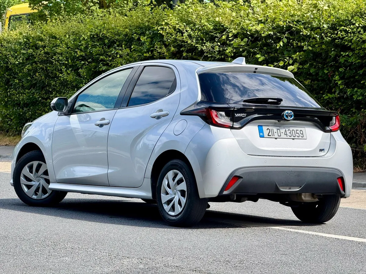 2021 TOYOTA YARIS HYBRID LOW KM NEW NCT - Image 4