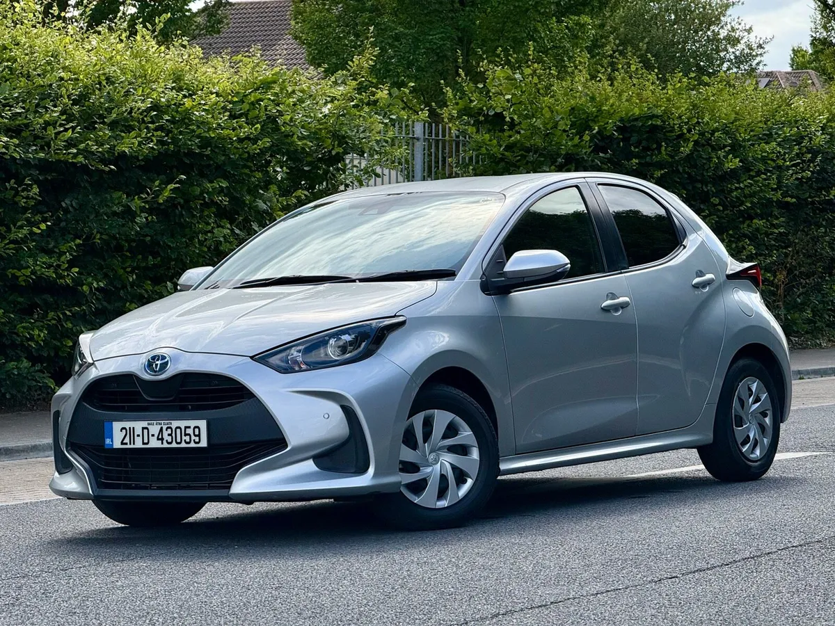 2021 TOYOTA YARIS HYBRID LOW KM NEW NCT - Image 5