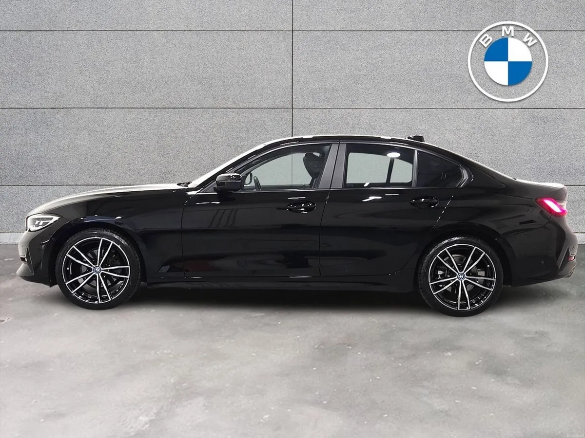 BMW 3-Series 320i SE Saloon - Image 3