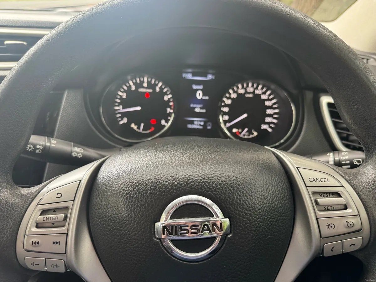 Nissan Qashqai XE 1.2 pet - Image 6