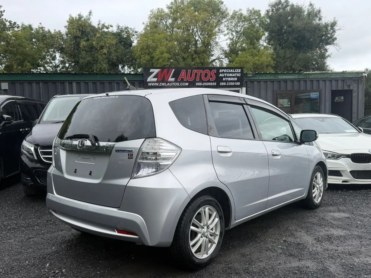11 HONDA FIT 1.3 HYBRID - Image 6