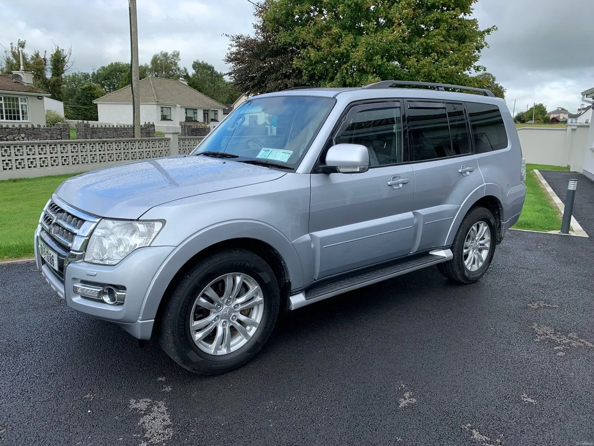Mitsubishi Pajero LWB Crewcab - Image 3