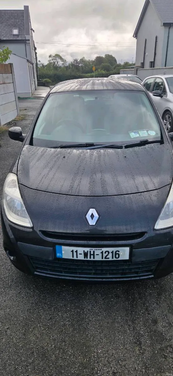 Clio new nct 8/27 and road tax 4/27 - Image 1