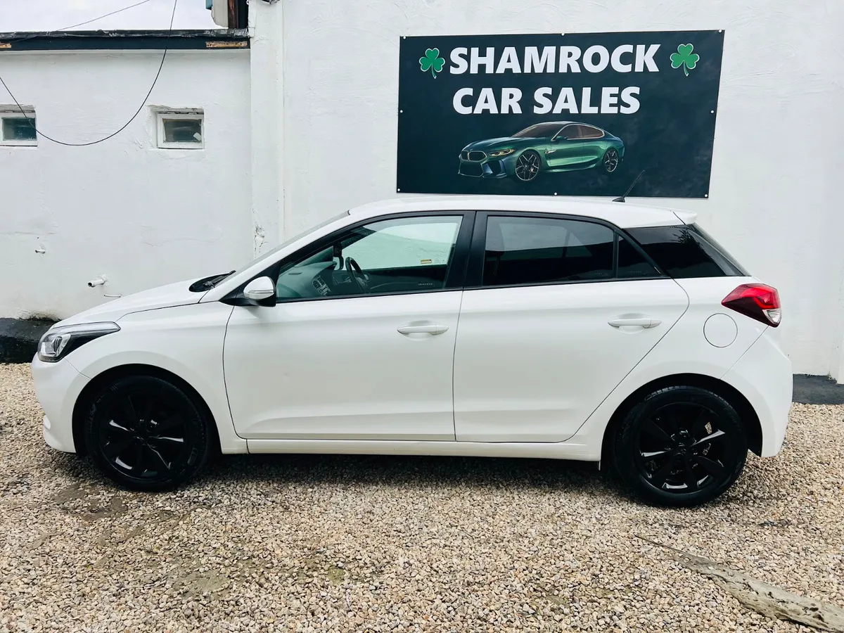 2016 Hyundai i20 1.2 Deluxe **Low kms** - Image 2