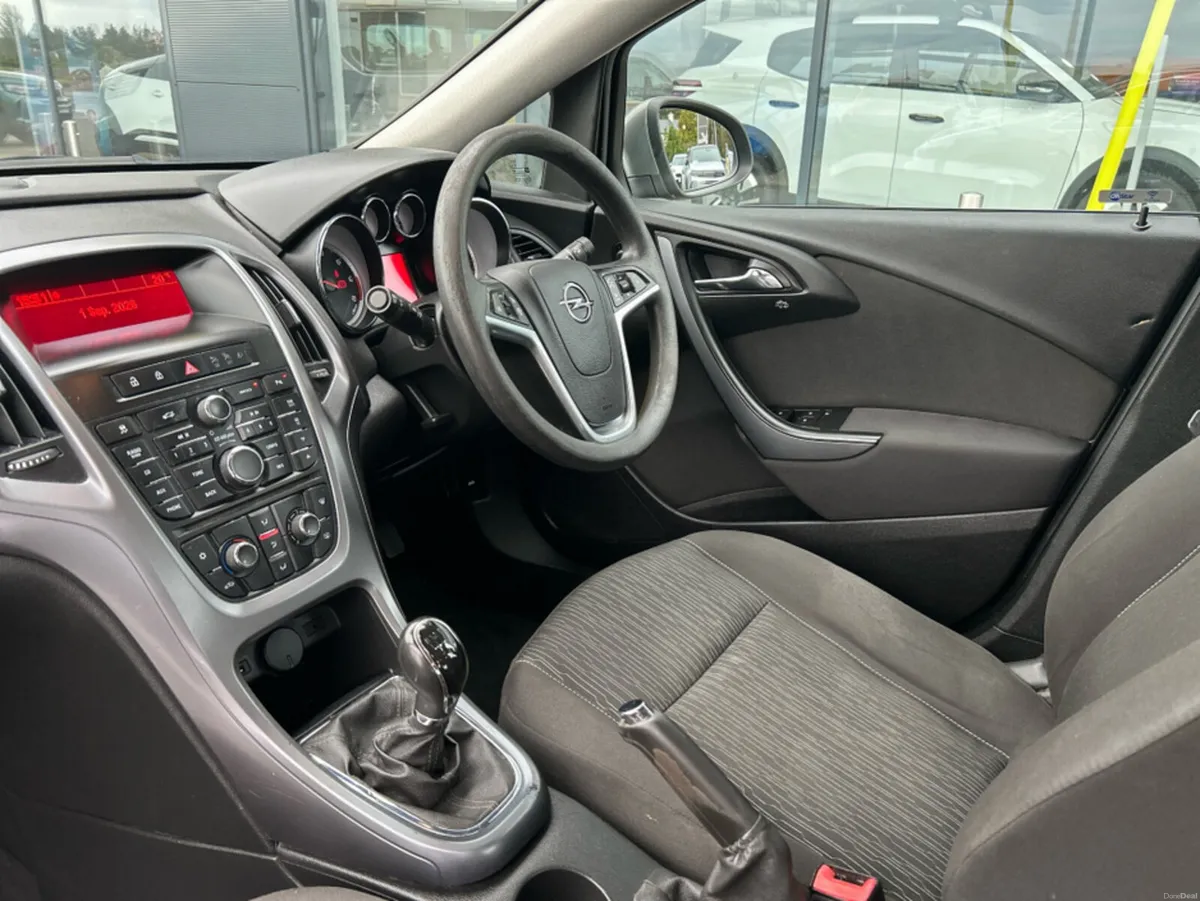 Opel Astra NOTCHBACK SALOON 1.6 CDTI 110PS 4DR - Image 2