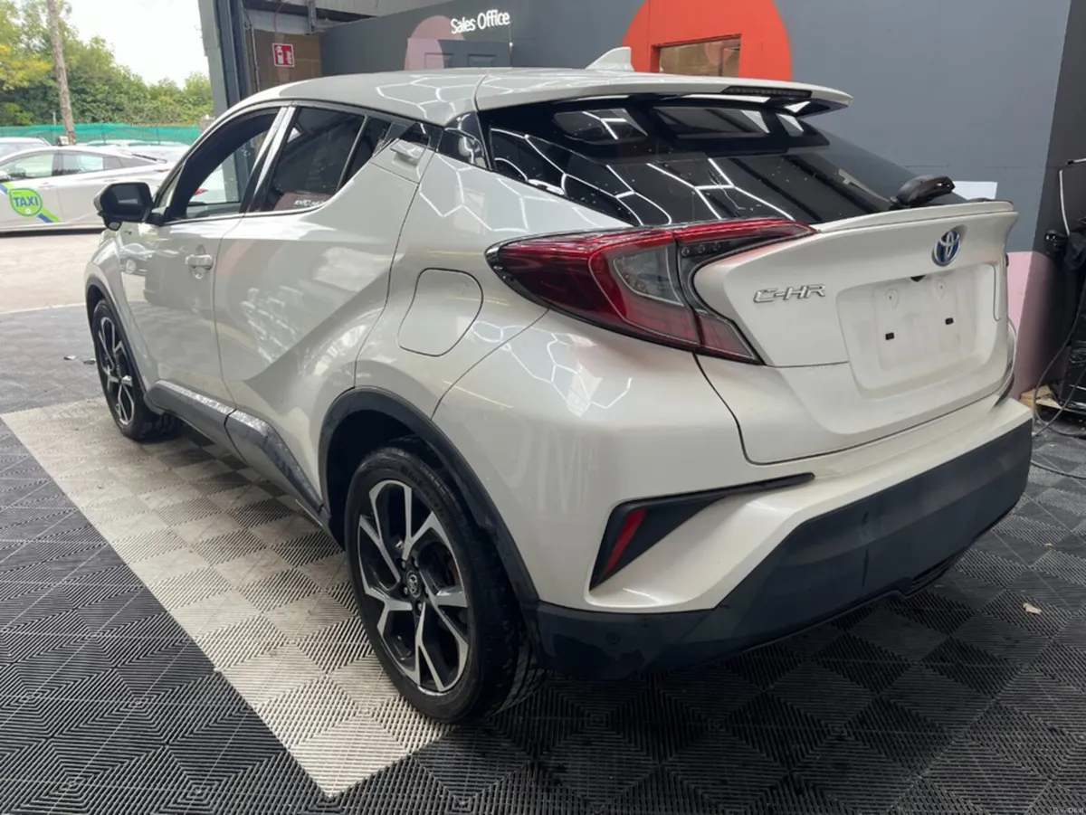 Toyota C-HR 2019 TOYOTA C-HR G 1.8 AUTOMATIC / CRU - Image 5